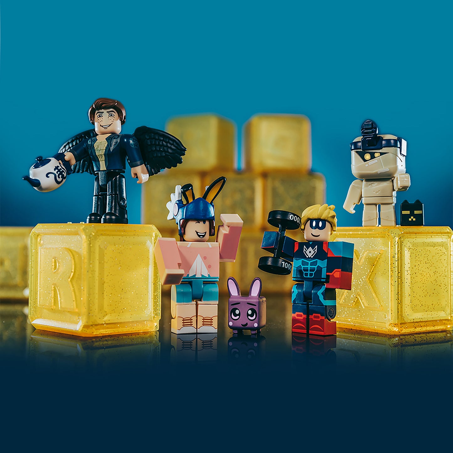 Celebrity Collection - Series 7 Mystery Figure Includes 1 Figure + Exclusive Virtual Items