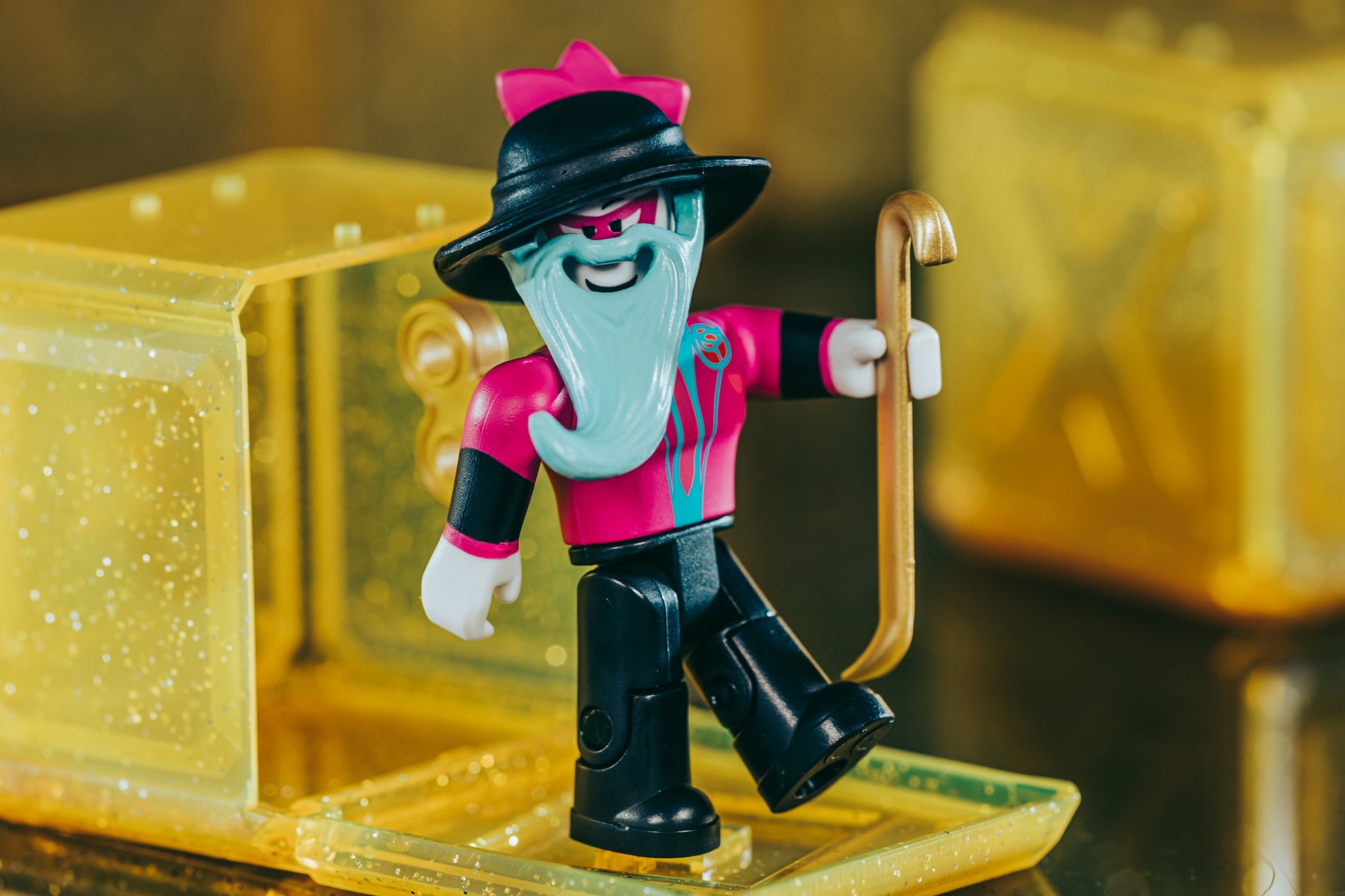 Celebrity Collection - Series 7 Mystery Figure Includes 1 Figure + Exclusive Virtual Items